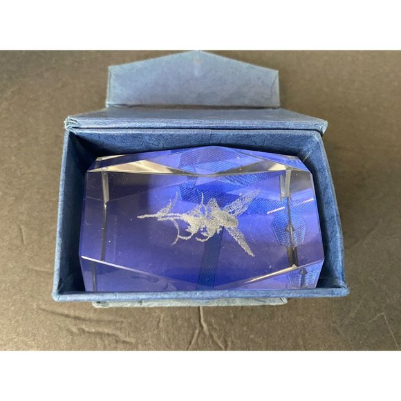 Crystal Clear Glass Cube Paperweight 3-D Laser Etched hummingbird flower lily - Picture 3 of 7